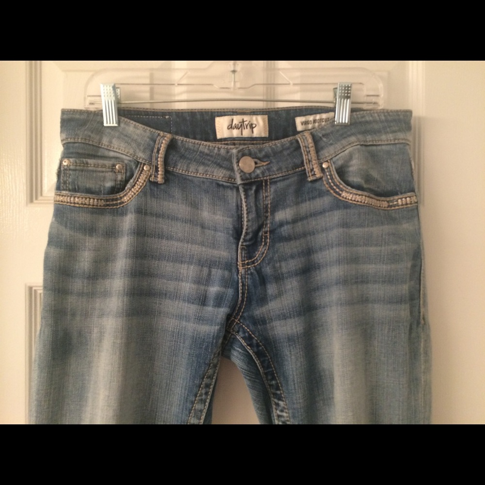 Buckle Light Wash Boot Cut Jeans Virgo daytrip